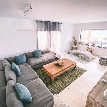 Willa Flamencos By Veaco- Beachfront & Pool