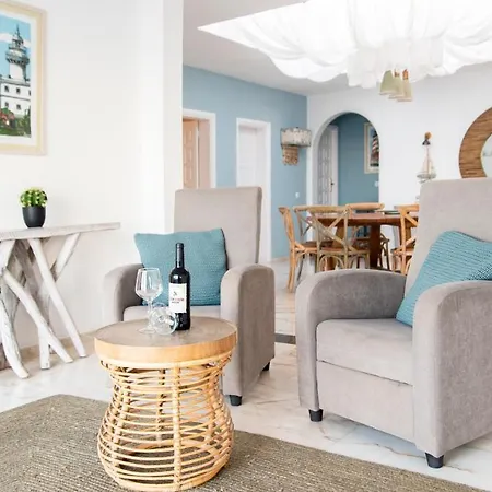 Willa Flamencos By Veaco- Beachfront & Pool