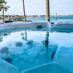 Flamencos By Veaco- Beachfront & Pool וילה