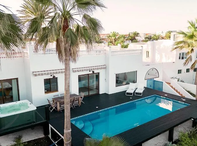 Flamencos By Veaco- Beachfront & Pool * Corralejo