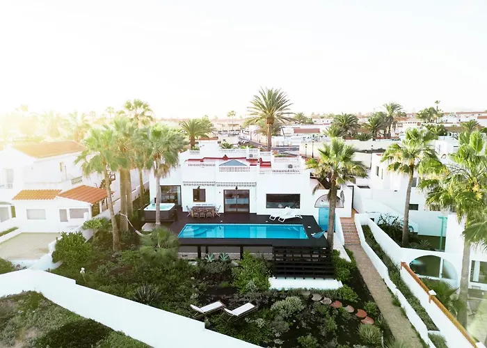 Villa Flamencos By Veaco- Beachfront & Pool Corralejo